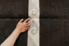 Load image into Gallery viewer, Aire Rug